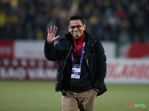 Huấn luyện viên Kiatisuk bất ngờ chia tay Công an Hà Nội FC

